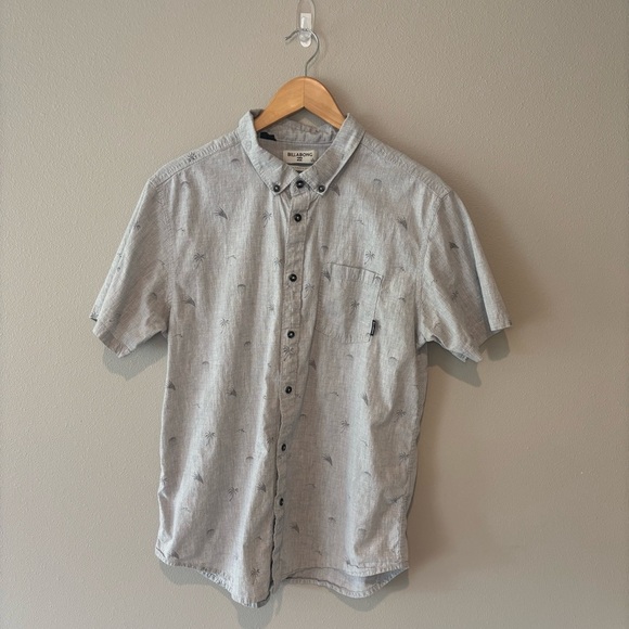 BILLABONG Men’s Button Down Short Sleeve Collared Grey Shirt Large Palm Trees - Picture 1 of 8